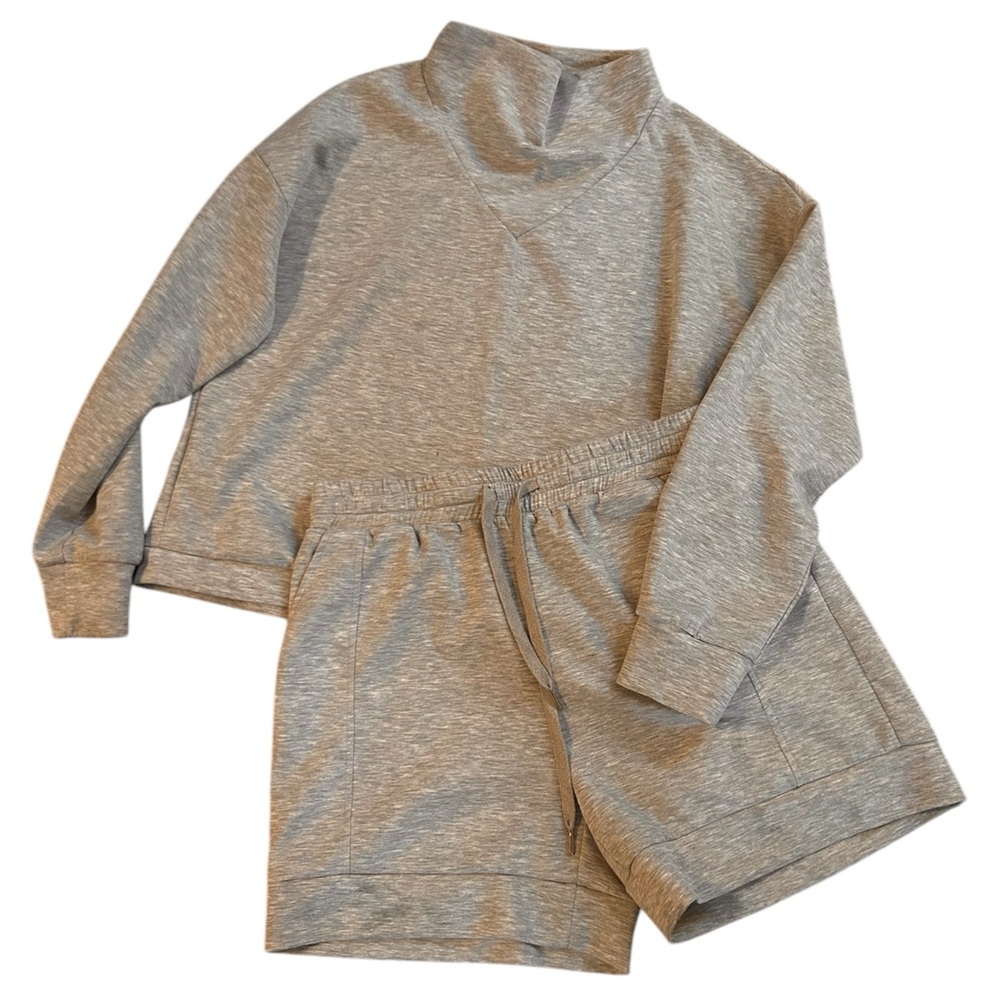 Beautiful, soft sweatshirt and shorts lounge wear set